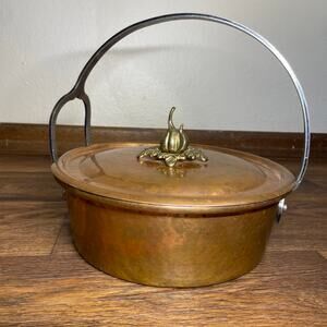 Cu artigiana vintage pot with garlic Handmade Copper Pot Vintage